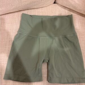 Aritzia 5 Inch High Waisted Golden Short; Light Green; Size M